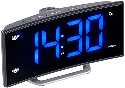 auvisio Wecker mit Projektion: Projektions-Radiowecker mit Curved-Display, Dual-Alarm & USB-Ladeport (Weckerradio, Digitaler Wecker, Projektor)