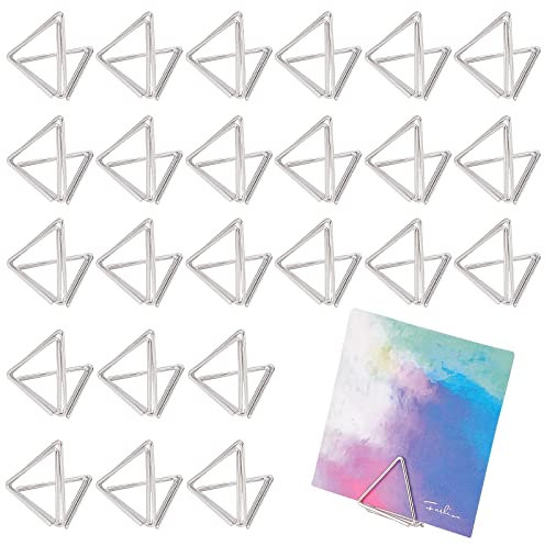 OLYCRAFT 36pcs Mini Tischkartenhalter Niedliche Tischkartenhalter Dreiecksform Hochzeit Tischnummernhalter Fotohalter Bilderständer Clips Platzkartenhalter Für Hochzeitsfeier Events - Platin