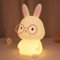 YuanDian Veilleuse en forme de lapin avec 8 lumières de couleur, cadeau pour adultes, adolescents et bébés, décorez la chambre des enfants avec une jolie veilleuse en forme de lapin en silicone, lampe