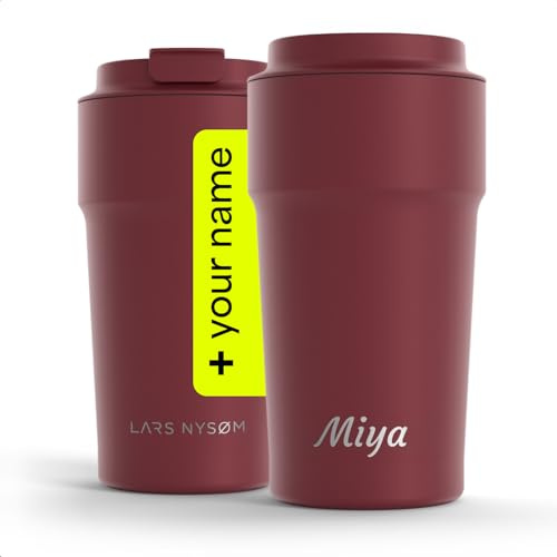 LARS NYSØM Bicchiere termico da caffè to go personalizzato 500 ml | Travel mug in acciaio inox 0,5 Litri con incisione | Bicchiere termico anti-perdita come regalo con nome (Berry Red, 500ml)