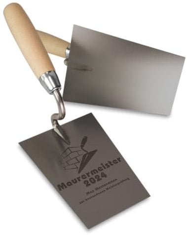 Maurerkelle mit personalisierter Gravur eines Namens und Logos - Trapezkelle 16 cm aus Edelstahl mit Holzgriff - Grundsteinlegung, Meisterprüfung