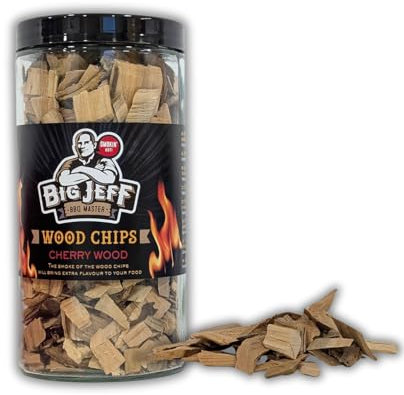 OsoRetail Big Jeff Wood Chips Ciliegio - Ciliegio 100% Legno di Ciliegio per Affumicare e Barbecue | Gusto Dolce Fruttato • Ideale per Carne, Pollame, Pesce, Formaggi | Barattolo Riutilizzabile 700 ml
