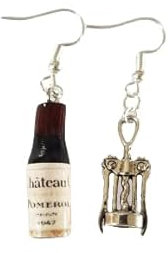 bouteille de vin rouge et tire bouchon argenté boucles d oreille cadeau rigolo apéro