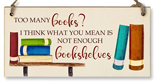 The Plum Penguin Placa de madera para colgar en la pared, hecha a mano, con texto en inglés «Too Many Books Not Enough Bookshels», divertido cartel para los amantes de los libros