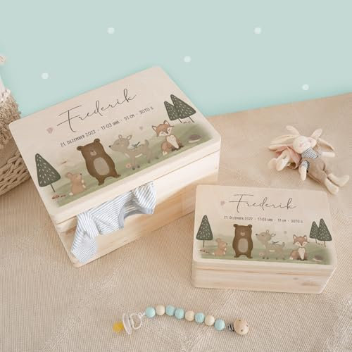 hellomini Personalisierte Erinnerungsbox Baby - Erinnerungskiste mit Namen aus Holz - Geschenk zur Geburt für Mädchen & Jungen - Babygeschenke (Wald, L: 40x30x23cm)