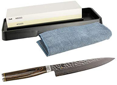 Kai Shun Premier Tim Mälzer TDM-1701 Allzweckmesser aus Damaststahl, 16.5 cm + Kai-Schleifstein AP-0316 mit 3000/6000 Körnung+ Premium- Poliertuch