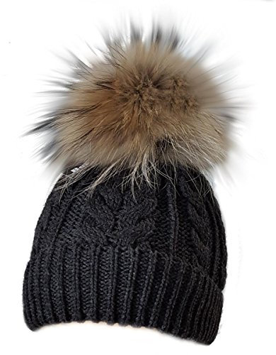 MERRYLAND Mütze XXL Echtfellbommel Pudelmütze Bommelmütze ECHTFELL Hat Real Fur Handmade Fellbommel Echt Fell Bommel Strickmütze Pelzbommel Waschbär Raccoon Pelz