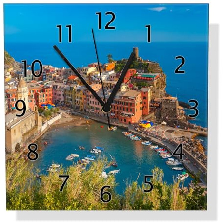 Wallario Design-Wanduhr Farbenfrohes Küstendorf am Mittelmeer aus Glas, Motiv-Uhr Größe 30 x 30 cm, Schwarze Zeiger