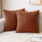 MIULEE Kordsamt Kissenbezug Kissenbezüge Dekorative Kissenhülle Moderne Sofakissen Dekokissen Couchkissen Zierkissen Weicher für Sofa Wohnzimmer Schlafzimmer 2er Set 45x45 cm Ziegelrot