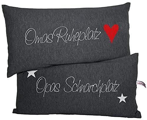 Mädchen sucht Kleid Oma und Opa Kissen als Doppelpack, Omas Lieblingsplatz und Opas Schnarchplatz, Geschenk, mit Reißverschluss und Füllung, 2 Kissen inklusive Inlay. (anthrazit)