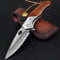 KOMWERO Damast Taschenmesser Klappmesser mit Damaststahl Klinge, Holzgriff, Flipper, Messerscheide Leder - Damastmesser Einhandmesser für Outdoor Survival Sammlung Geschenk