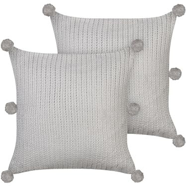 Beliani Dekokissen 2er Set Baumwolle grau gestrickt 45 x 45 cm mit Pompons Ocotea