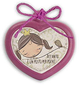 Formella di Egan della collezione Pensieri & parole. Oggetto realizzato in ceramica di colore viola. Dimensione: 6x7 cm. La referenza è PE08CU/27Y
