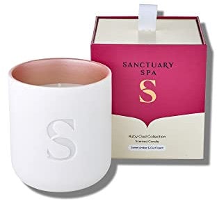 Sanctuary Spa Ruby Oud Candle | Sweet Amber and Oud Scented Ceramic Candle, 260 g | Natural Shea Wax | 45 Hour Burn Time | with Gift Box