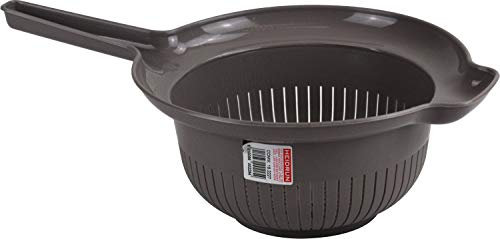 Plastic Strainer with Handle Colander Basket for Food Wash Pasta Rice Vegitable Spaghetti Salad Draining Water Kitchen Basket 24cm (Brown)