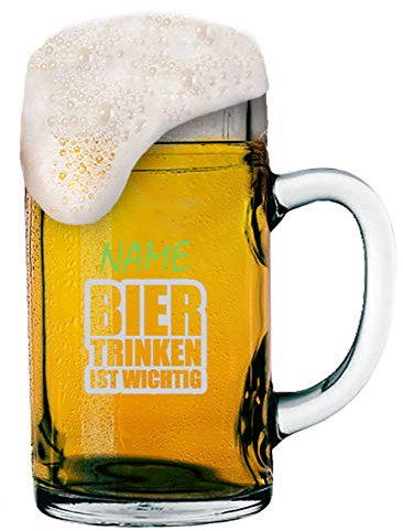 Anbobo Maßkrug 1L mit individueller Gravur [Name] und [Motiv - Bier Trinken IST WICHTIG] - MeinGlas