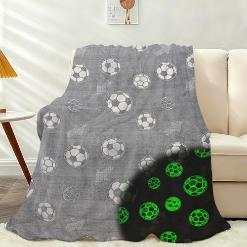 AVJWWD Fußball Decke Kinder Kuscheldecke Geschenk für Jungen,Fußball Decke Leuchtet im Dunkeln, Glow in The Dark Decke Flanellstoff Wolldecke für Mädchen (Football 01, 130x150cm)