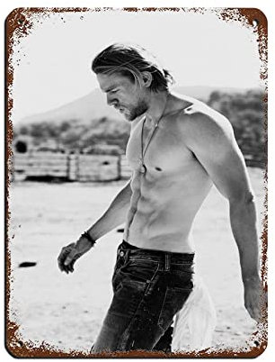 Schauspieler Charlie Hunnam 26 Retro-Poster Metall-Blechschild Chic Art Retro Eisen Malerei Bar Menschen Höhle Cafe Familie Garage Poster Wanddekoration 30 x 40 cm
