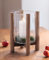 Dekoleidenschaft Windlicht Sixties Holzgestell mit Glaswindlicht, 29 cm hoch, Kerzenhalter, Vase, Dekosäule