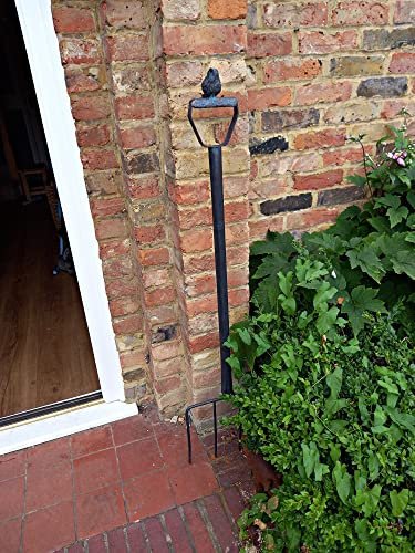 F&G Supplies Delightful cast iron bird on a garden fork sculpture or ornament - 4ft (127cm) tall