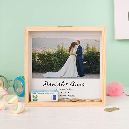 Wanapix | Hucha de Madera Personalizada | Hucha Personalizable con Foto y Texto| Madera de Chopo y Metacrilato Transparente | Regalo Boda, Bautizo, Cumpleaños | Imagen con Frases
