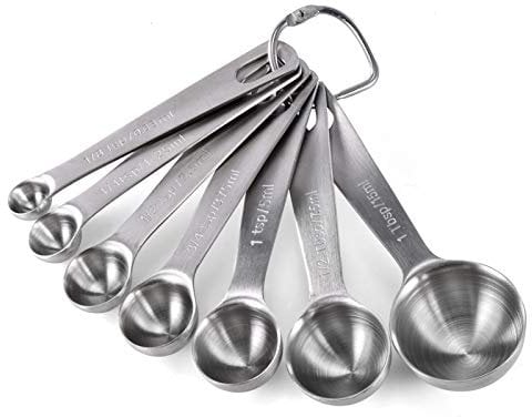 Set di 7 Cucchiai Dosatori: U-Taste Set di misurini in acciaio inossidabile 18/8 (1/8 tsp, 1/4 tsp, 1/2 tsp, 3/4 tsp, 1 tsp, 1/2 tbsp & 1 tbsp) per ingredienti secchi e liquidi