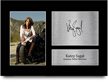 HWC Trading A4 Katey Sagal Sons of Anarchy Geschenke Gedrucktes Signiertes Autogramm Foto für Fans von Fernsehshows