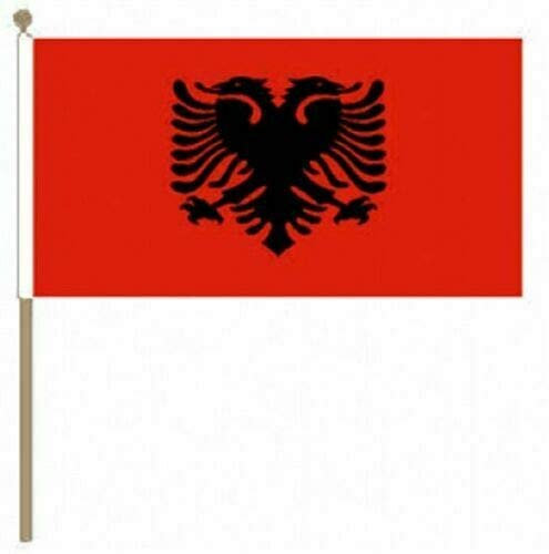 FlagSuperstore© Albania - Bandiera sventolante con asta in legno, 45,7 x 30,5 cm
