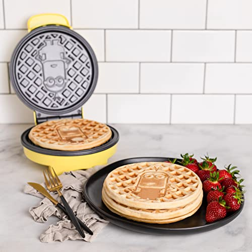 Uncanny Brands Minions Kevin Waffeleisen - Ikonische Minions auf Waffeln - Waffeleisen