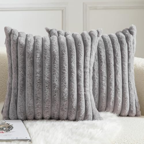 Mandioo 2er Set Kissenbezug gestreiftes Künstlich Pelz Superweich Kissen Flauschig Modern Kissenhülle Deko Sofa Wohnzimmer Schlafzimmer Kissenbezüge 65 x 65 cm Grau