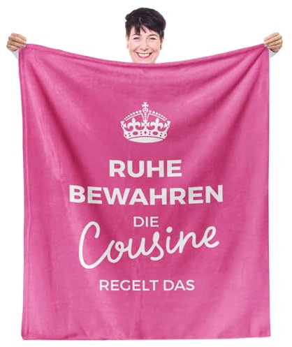 Facepot Cousinen Geschenk Kuscheldecke (130x150cm) - Geschenke für die Lieblingsverwandte zum Geburtstag Lustig, Familienfeier oder Danke - Ruhe bewahren, die Cousine regelt das