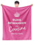 Facepot Cousinen Geschenk Kuscheldecke (130x150cm) - Geschenke für die Lieblingsverwandte zum Geburtstag Lustig, Familienfeier oder Danke - Ruhe bewahren, die Cousine regelt das