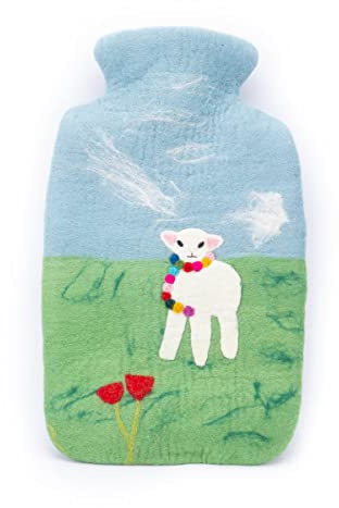 feelz - Wärmflasche Lamm, süße Bettflasche mit kleinem Lämmchen auf einer Wiese aus 100% Wolle (Merino), Handarbeit, Fairtrade (Klein - 0,6l - Bezug mit Innenflasche)