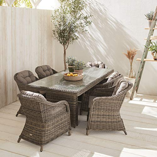 sweeek Alice's Garden - Table de Jardin résine Arrondie + 6 assises - Lecco Gris - Coussins Beige - 6 Places - 6 fauteuils. Une Grande Table