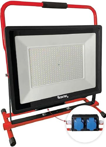 BOXTEC LED Baustrahler mit 2 STECKDOSEN, stabiles Standgestell, 3m robustes Gummikabel 6500K, IP54 Arbeitsleuchte Bauleuchte, Leistung in Watt:300 W inkl. 2 Steckdosen