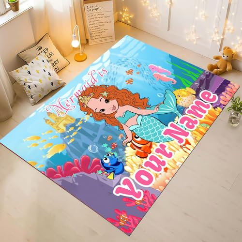 WEQEER Personalisiert Teppiche mit Namen, Cartoon Meerjungfrau Kinderteppich, Kinderzimmer Teppich Flanell Teppich kurzflor Spielteppich Krabbelmatte (1,120x160cm)