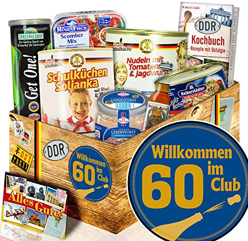 Ostprodukte 60. Geburtstag Mama - DDR Geschenkset mit Kochbuch | Kulinarische Zeitreise im Ostpaket: 7 Ostalgie-Spezialitäten wie Soljanka & Nudeln mit Tomatensoße in der Geschenkbox