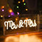 HFHungkeong Mr&Mrs Wedding Stand Neonschild Mr and Mrs. LED Tischschild Hochzeitsdekoration 3D Hochzeits Neonbuchstaben Leuchtkasten Atmosphäre Verlobung Brautparty Hochzeitsgeschenk 30 x 15 x 4,6 cm