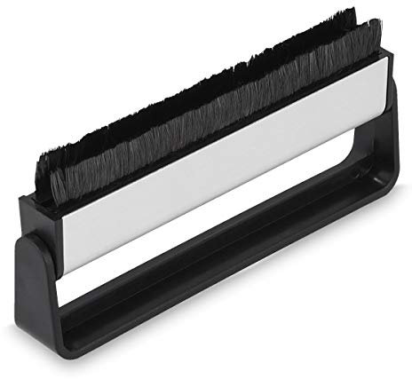 kwmobile Schallplatten Reinigungsbürste für Schallplattenspieler - antistatisch - 11,4x3,5cm - Karbonfaser Bürste Plattenbürste Vinyl Schallplatte