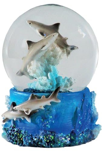 Water Globe - Haifisch von Deluxebase. Haifisch Schneekugel mit Harzfigur und geformter Basis. Tolle Wohndekoration, Ornamente und Geschenke.