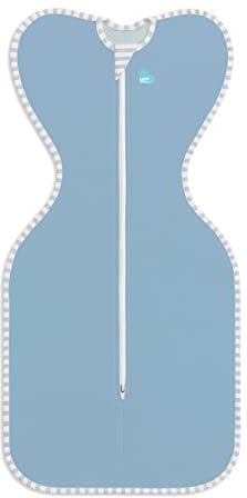 Love To Dream Pucksack, Baby Erstausstattung, ideal für Moderate Temperaturen 20-24°C, Arme hoch Position, zweiweg-Reißverschluss für einfaches Windelwechseln, Schlafsack Blau, Mittel (6-8,5kg)