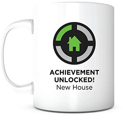 Taza de café con texto en inglés «New House Achievement-Housewarming»