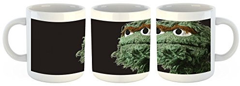 Unified Distribution Oscar aus der Mülltonne Sesamstraße - Tasse mit Motiv Bedruckt, 300ml C-Henkel. Tolles Geschenk für Büro, Küche, Geburtstag, Ihre Neue Lieblingstasse zum Frühstück
