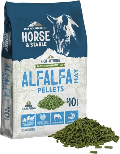 Blue Mountain Hay Pellet di fieno di erba medica ad alta quota (18,1 kg), foraggio denso e nutriente ultra premium, piccolo pellet di polvere a basso assorbimento rapido, facile da misurare, adatto