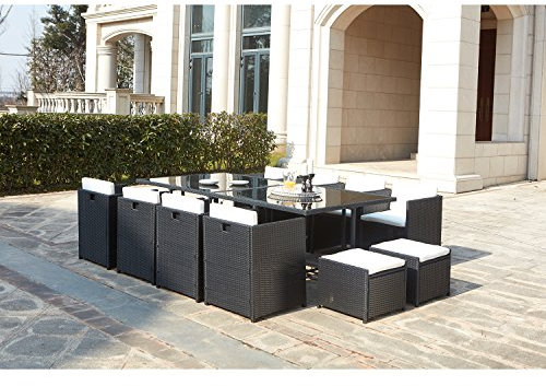 CONCEPT USINE | Salone da giardino Incassabile in resina intrecciata per 12 persone | Miami Nero Cuscini Bianco | Tavolo piano in vetro rimovibile + 8 poltrone + 4 pouf, cuscini sfoderabili |