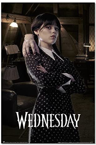 Grupo Erik Poster Wednesday Addams Room Kunstdruck - Deko Wohnzimmer oder Deko Schlafzimmer - Deko Zimmer - Größe 61 x 91 - Offizieller Wednesday Fanartikel