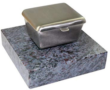 Kunst-Art-Köhl Weihwasserkessel 466 aus Edelstahl montiert auf einem Sockel aus Granit (Orion)