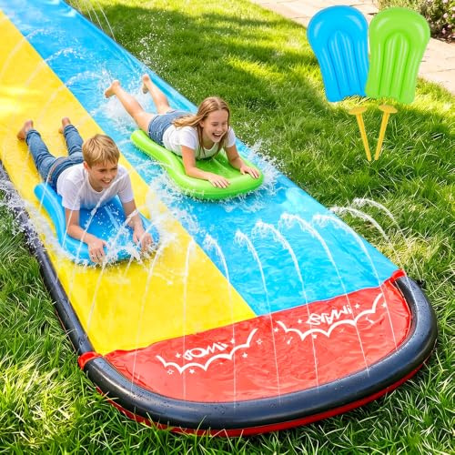PLLYPE 610cm/20ft Wasserrutsche Garten für Kinder, Wasserrutschmatte mit 2 Bodyboards, Doppelrutsche mit eingebautem Sprinkler, Rasenwasserrutschen, Wasserrutschen Wasserspielzeug für Sommer, Outdoor