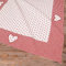 Tischdecke LISE rot kariert, Bordüre Punkte & Herz - Großes Tischtuch Landhausstil 70 x 70 cm Tischdeko quadratisch - Waschbare Mitteldecke aus 70 % Baumwolle, als moderne Esstischdeko, Hochzeitsdeko