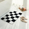 Tititex Luxuriöser Badezimmerteppich, schwarz-weiß kariert, 40,6 x 61 cm, klassisches Schachbrett, extra weich und saugfähig, Mikrofaser, rutschfester Plüsch-Badteppich für Badezimmerboden